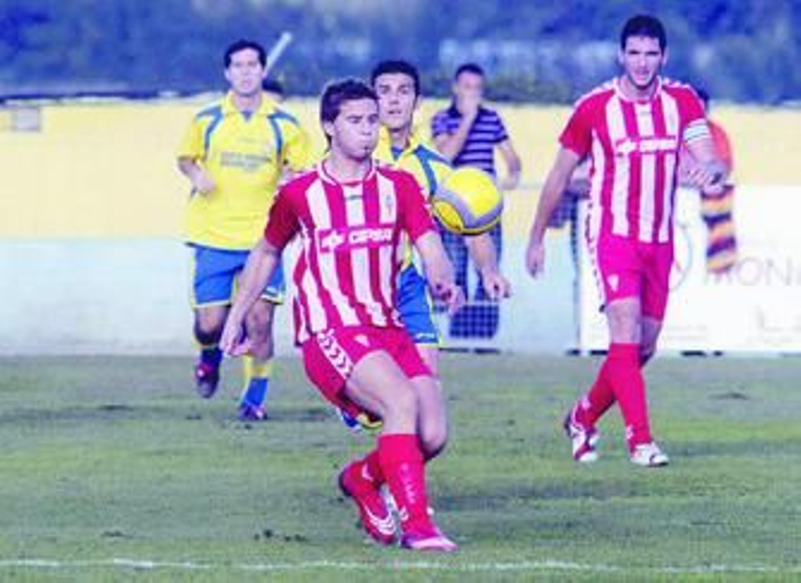Pozo controla el cuero en el Tesorillo/Algeciras de la pasada campaña.