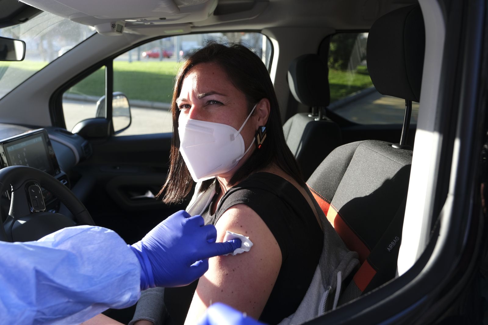 Fotogalería vacunación COVID-19 en el Palacio de los Juegos Mediterráneos. Almería