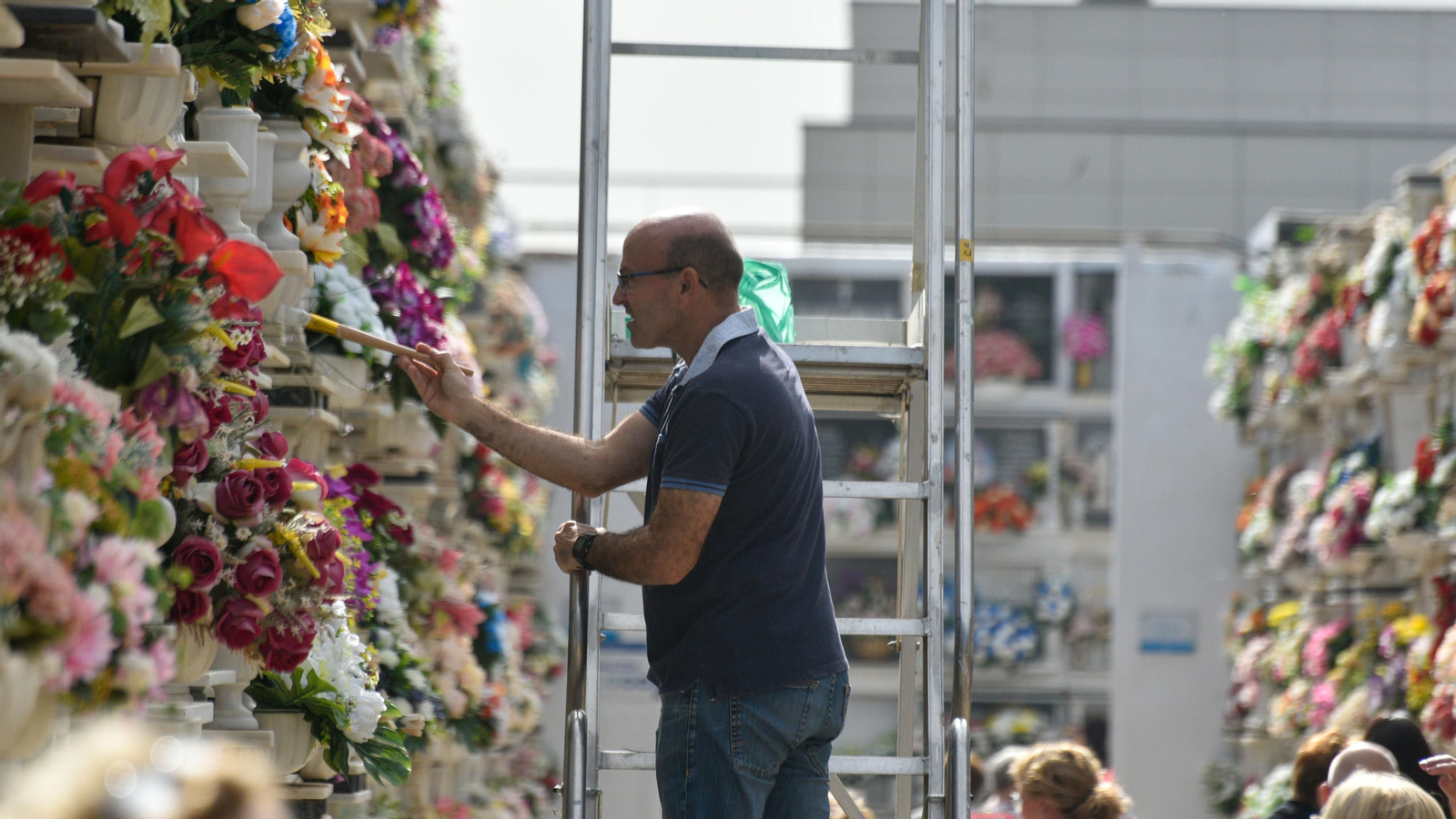 Dia de Todos los Santos en el cementerio de Algeciras