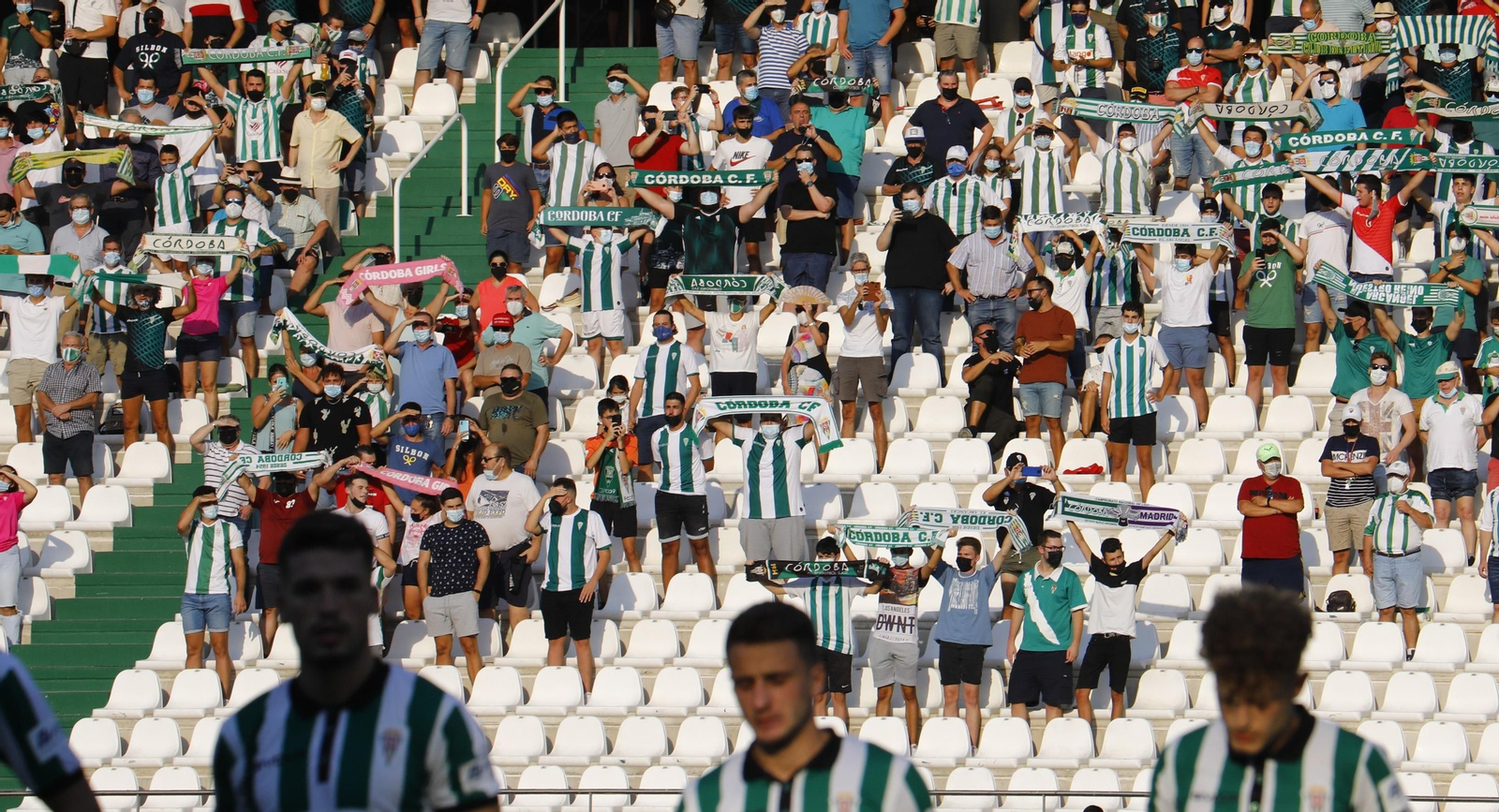 Aficionados cordobesistas en El Arcángel.