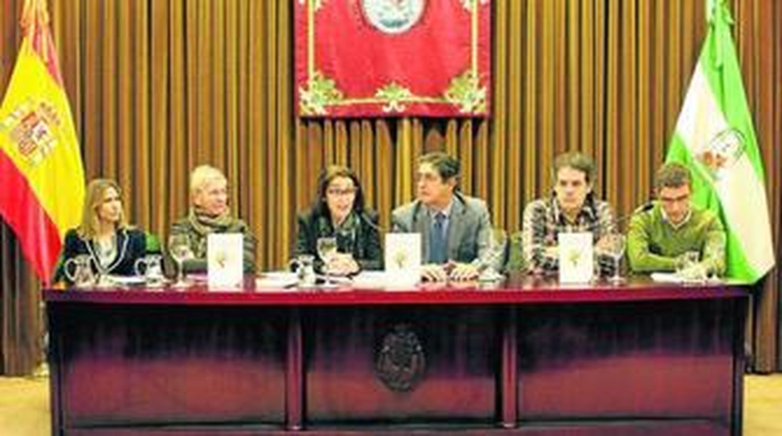 De izquierda a derecha, Esther Pascual, Maixabel Lasa, Concepción Sáez, José Joaquín Gallardo, Txema Urkijo y José Castilla.