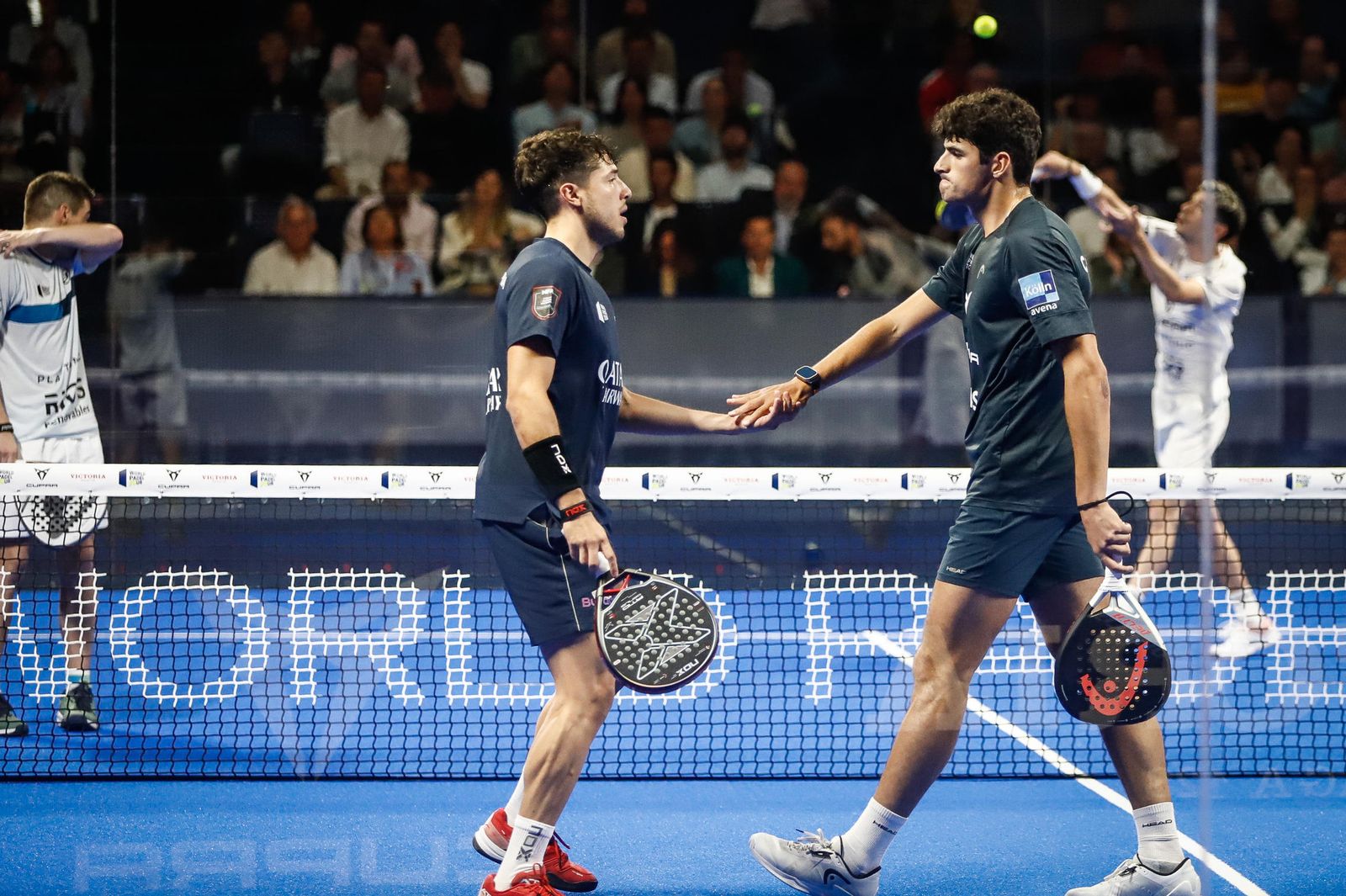 Agustín Tapia y Arturo Coello celebran un punto durante la final