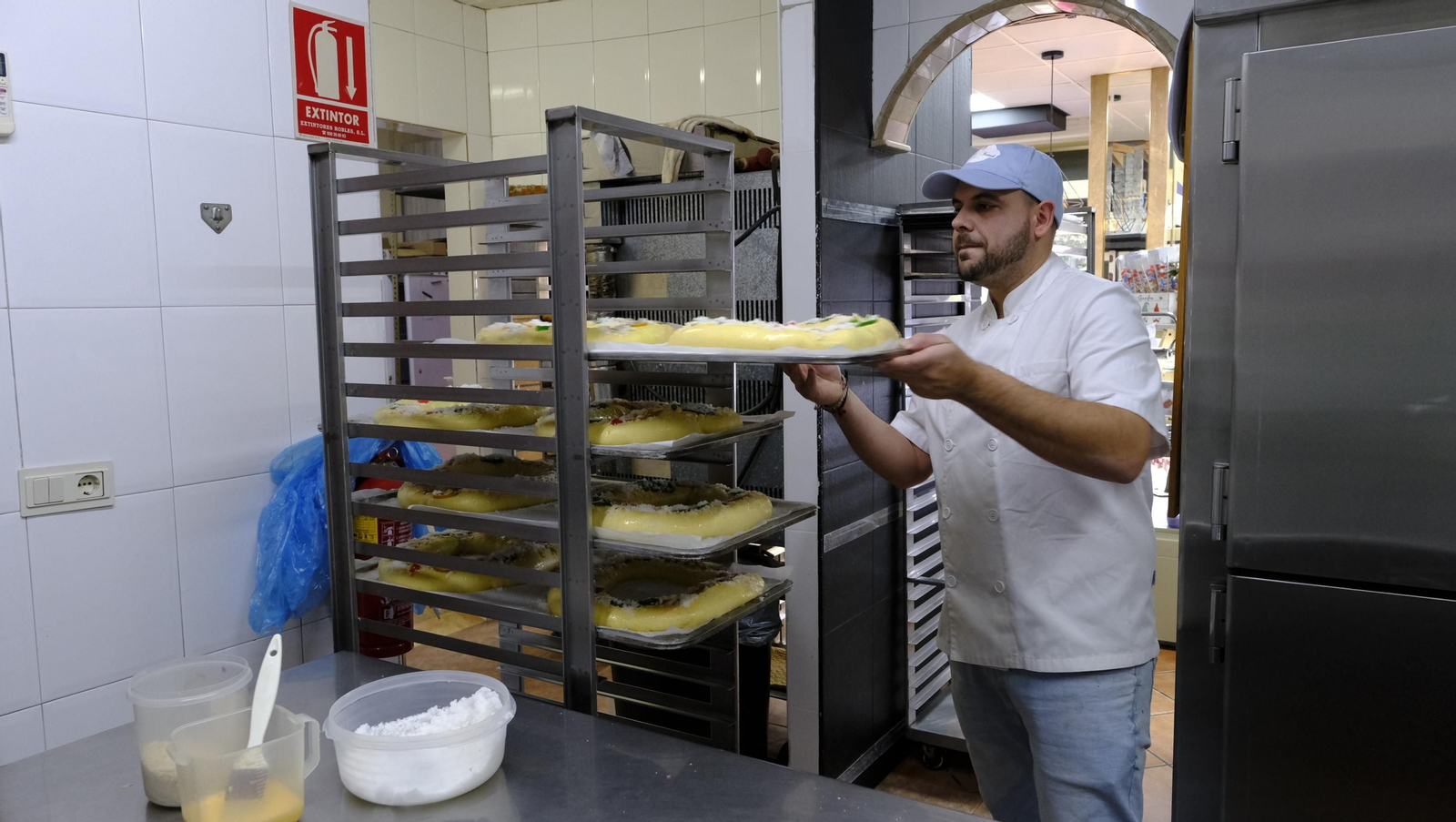 Fotogalería del roscón de reyes en Pastelería Yemadi, en Almería