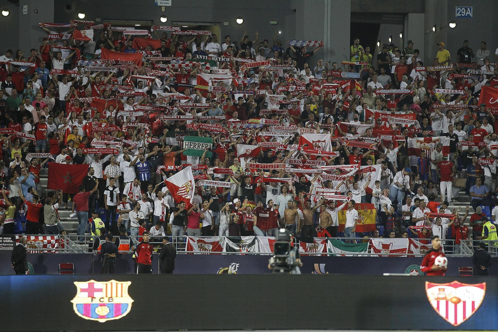 Las imágenes del Sevilla-Barcelona de la Supercopa