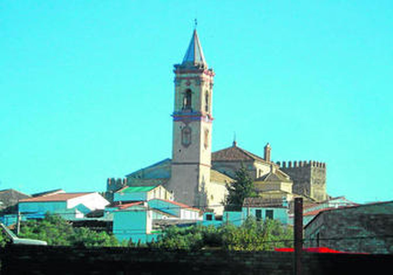 Antonio Fernández Castaño centra su trabajo en la gastronomía, edificios, etcétera, de Cumbres Mayores.