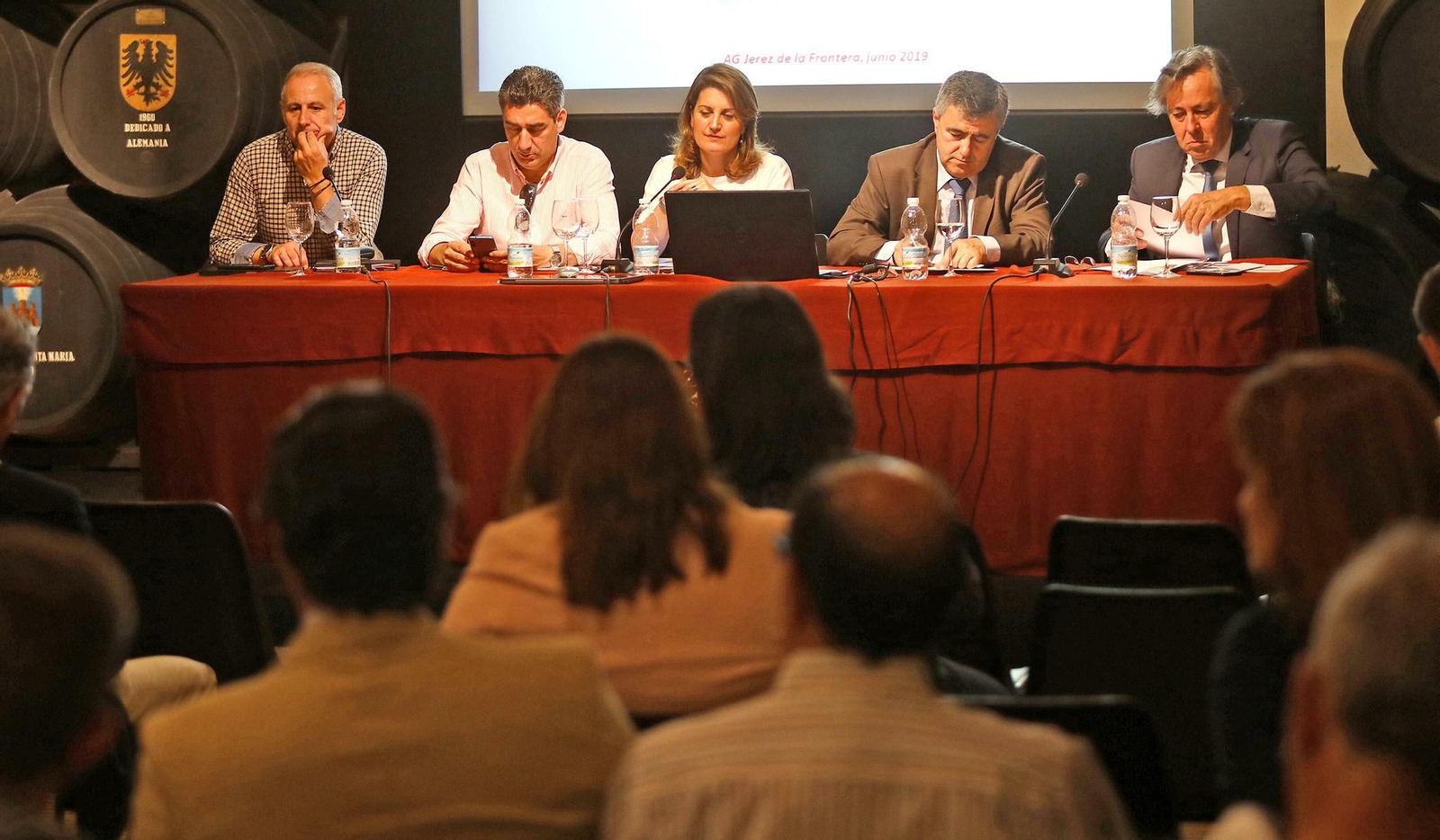 Un momento de la celebración ayer de la XI Asamblea General de Origen España en la bodega San Ginés del Consejo Regulador.