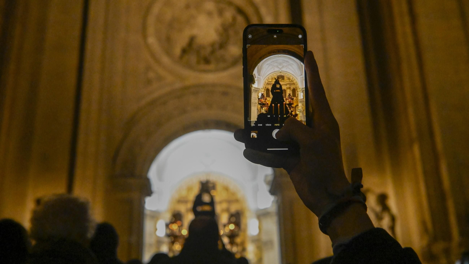 Fotogalería: Así vivió Granada el Vía Crucis Oficial de la Semana Santa 2025