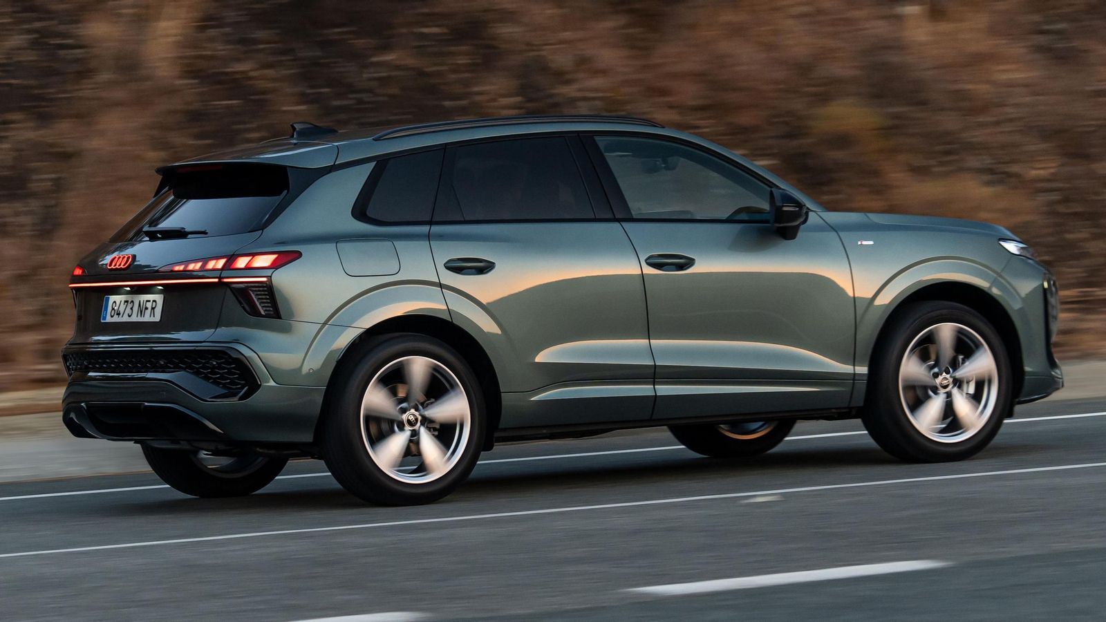 Los S line se distingue, por ejemplo, por las llantas de 19" o el paquete que incluye molduras específicas,