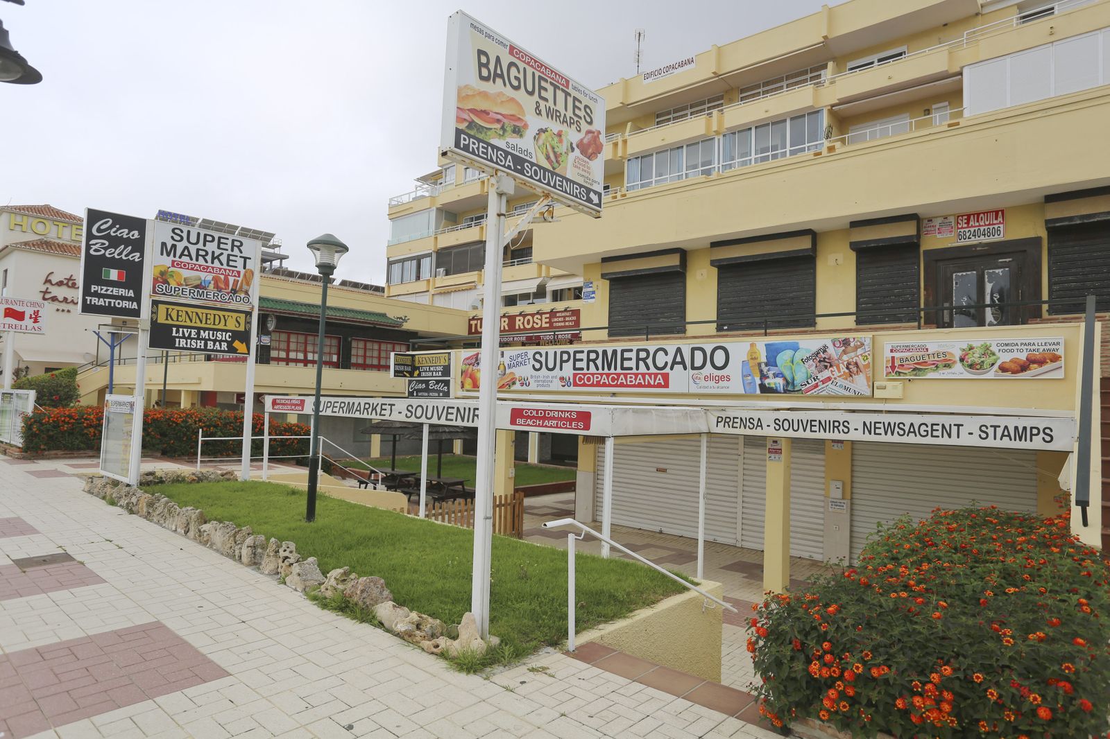 Playas cerradas en Torremolinos, la imagen del coronavirus en Málaga