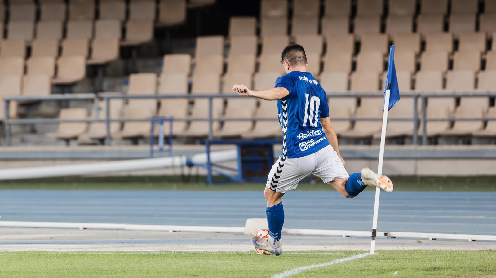 Imágenes del triunfo del Xerez DFC en el 34 Trofeo de la Vendimia