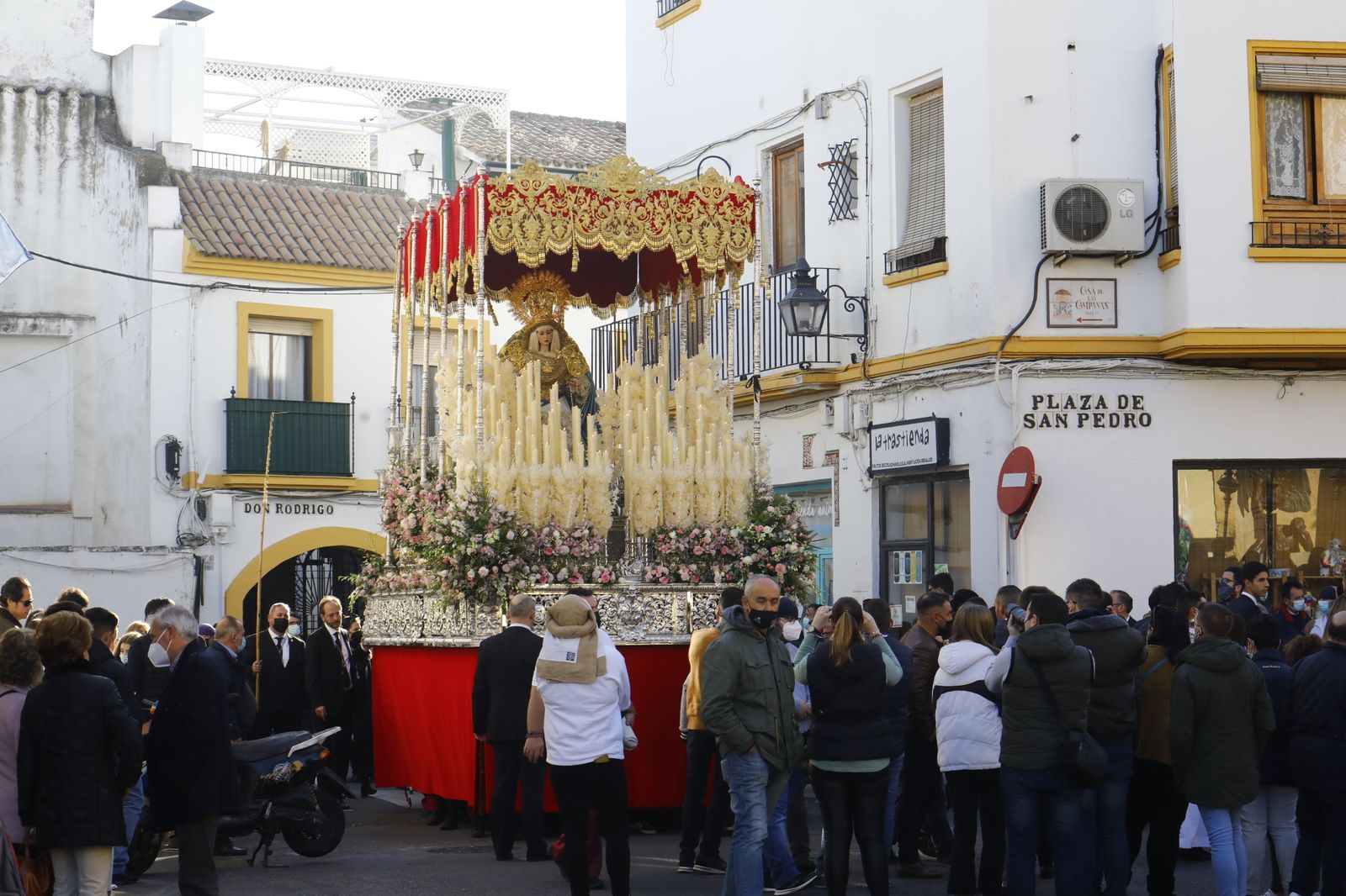 La procesión extraordinaria de la Virgen de la Salud de Córdoba, en imágenes
