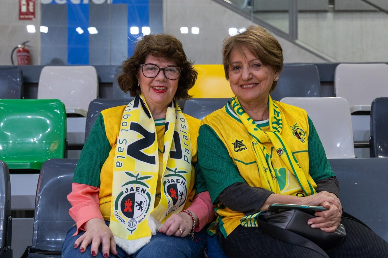 En imágenes: la afición y mejores jugadas del Jaén FS - Jimbee Cartagena