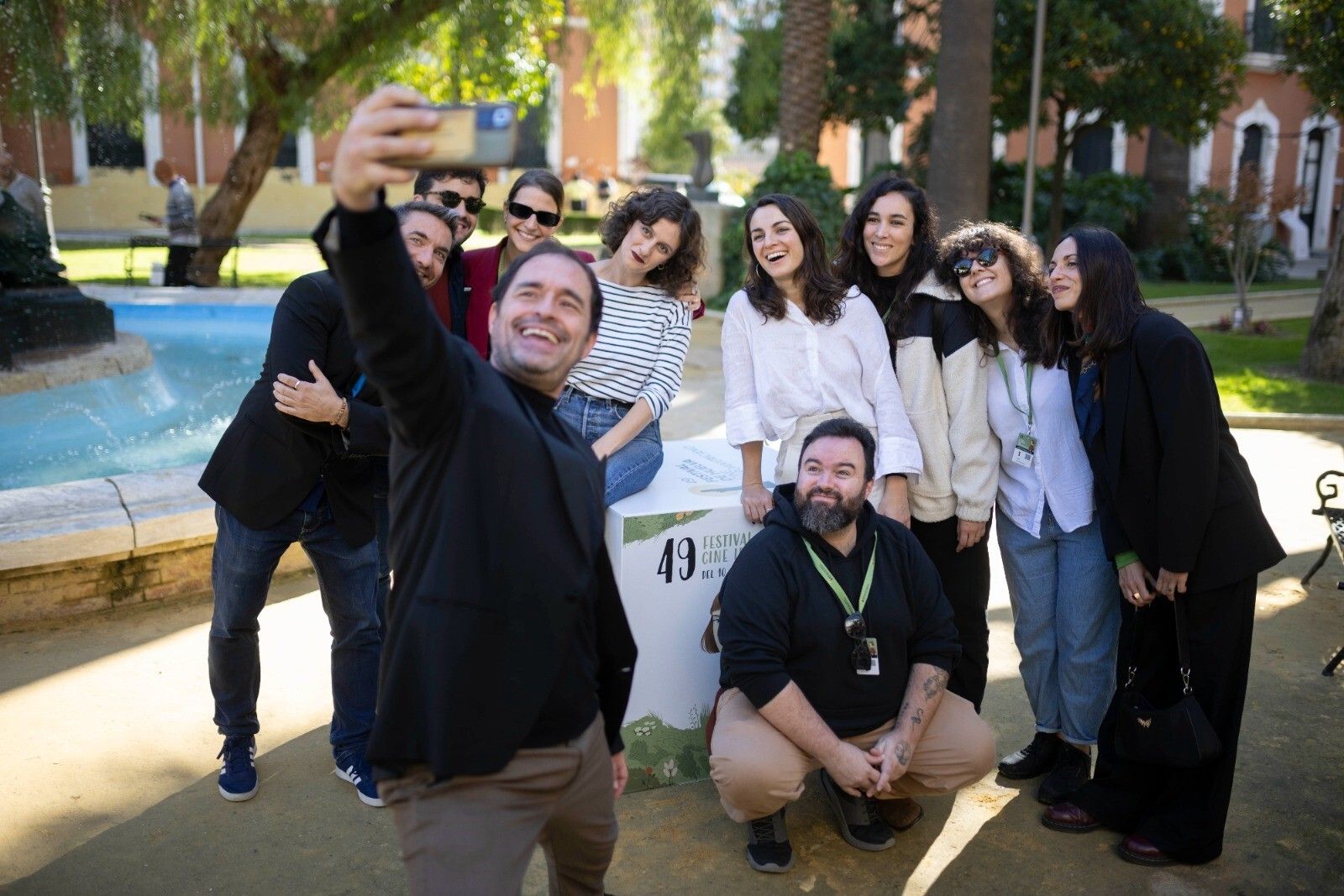 Protagonistas de la película y el director.