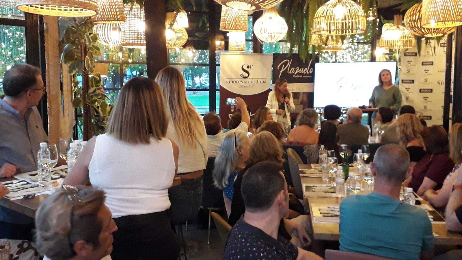 El invernadero del Mercado Victoria, lleno.