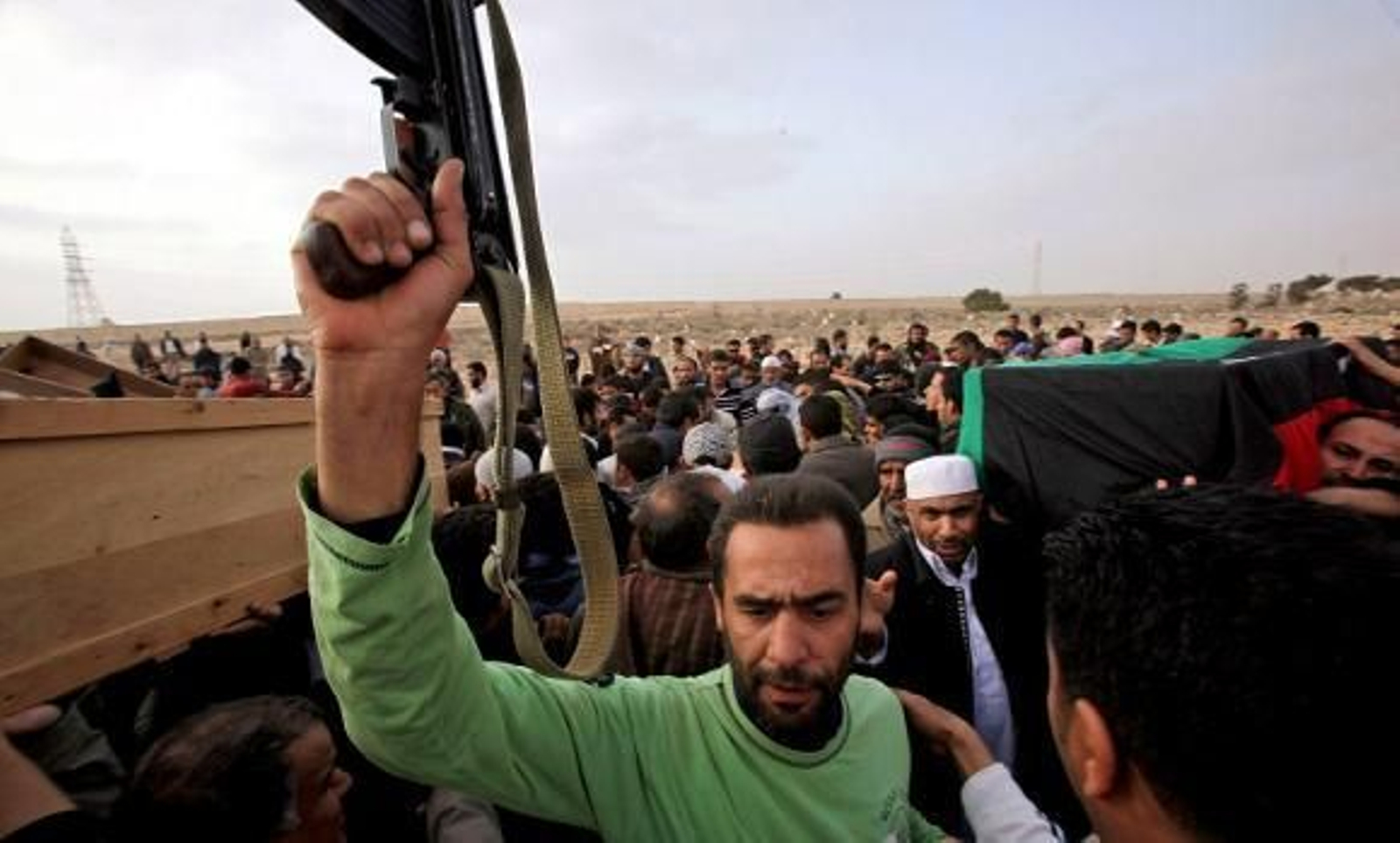 El contraataque de Gadafi detiene el avance rebelde y la UE envía una misión