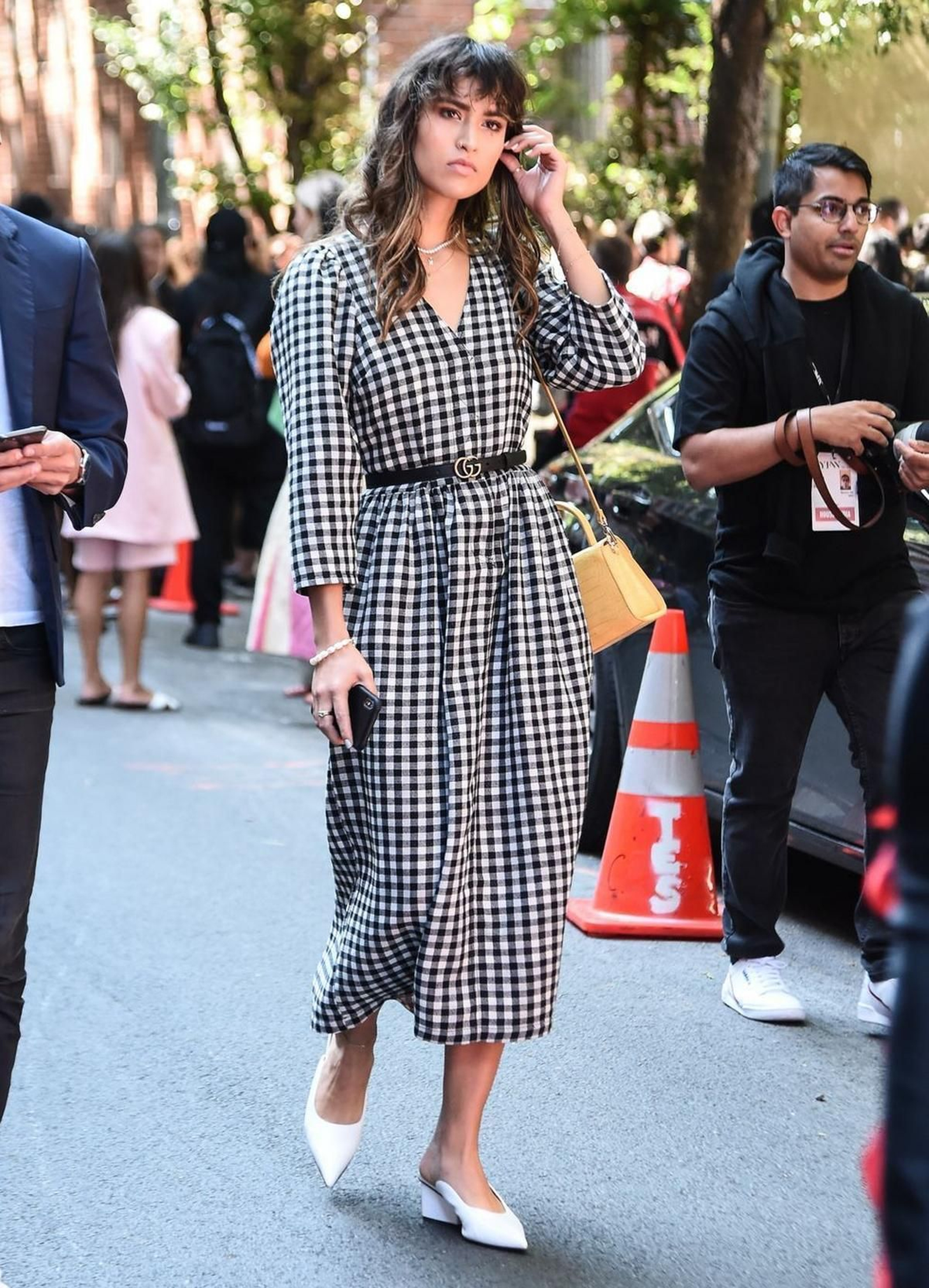 Look de verano con vestido de cuadros vichy.