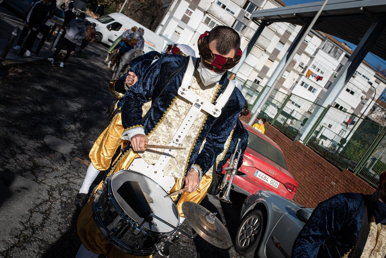 La visita de los Reyes Magos a los barrios de Huelva en imágenes