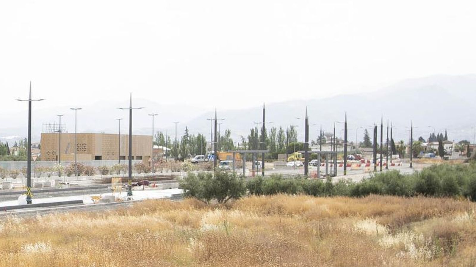 La parada del Vial del Machucón junto a la subestación eléctrica de Las Gabias La parada del Vial del Machucón junto a la subestación eléctrica de Las Gabias