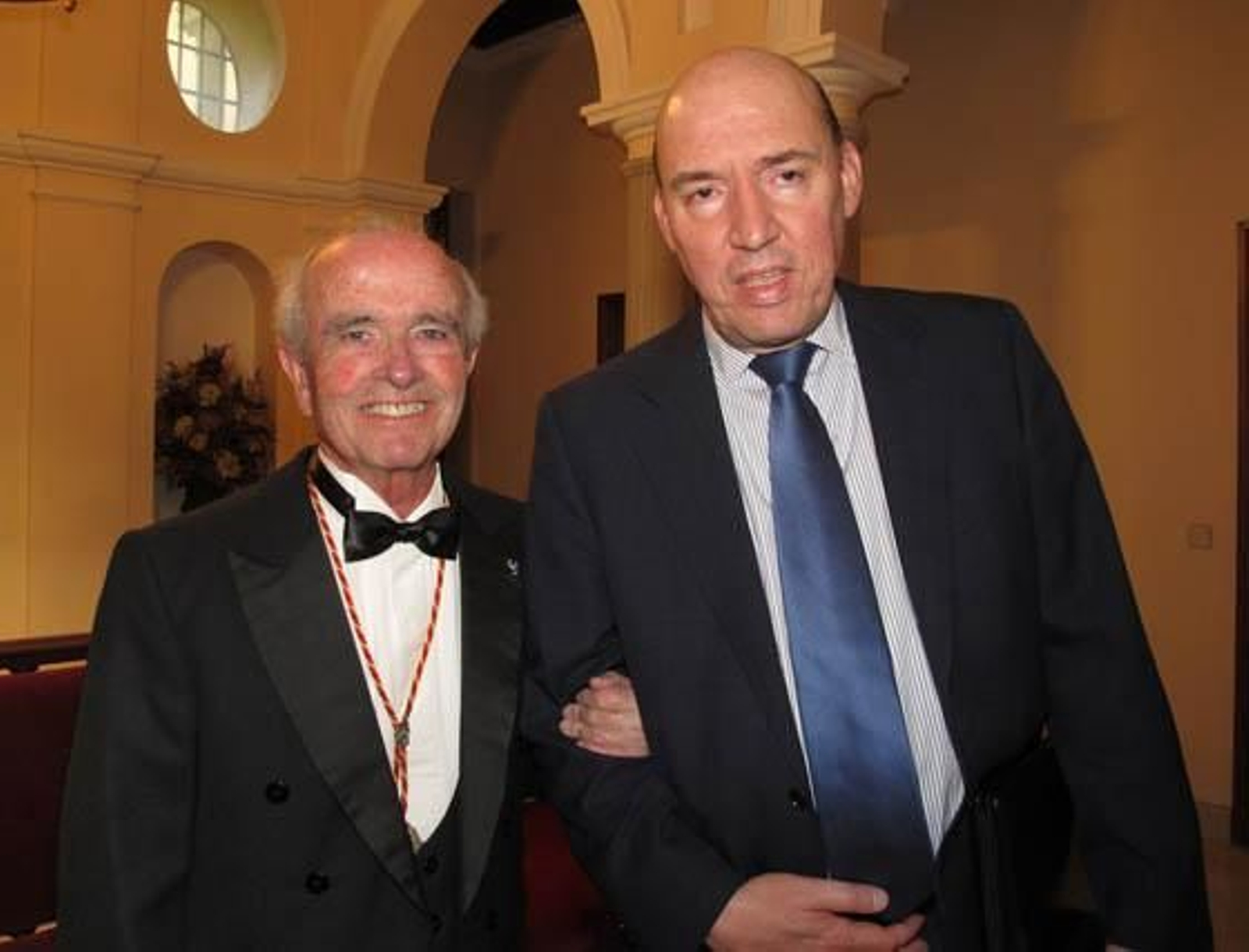 El académico Juan Antonio Carrillo Salcedo, catedrático de Derecho Internacional, con Pablo Menéndez, catedrático de Derecho Administrativo e hijo de Aurelio Menéndez.

Foto: Victoria Ramírez