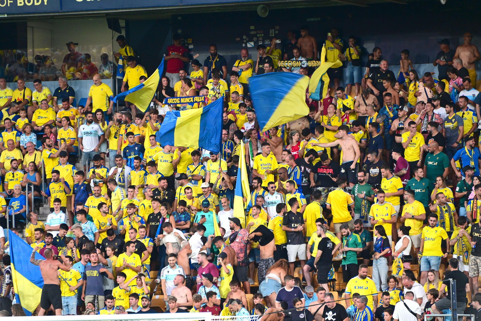 Aficionados del Cádiz en un partido en casa.