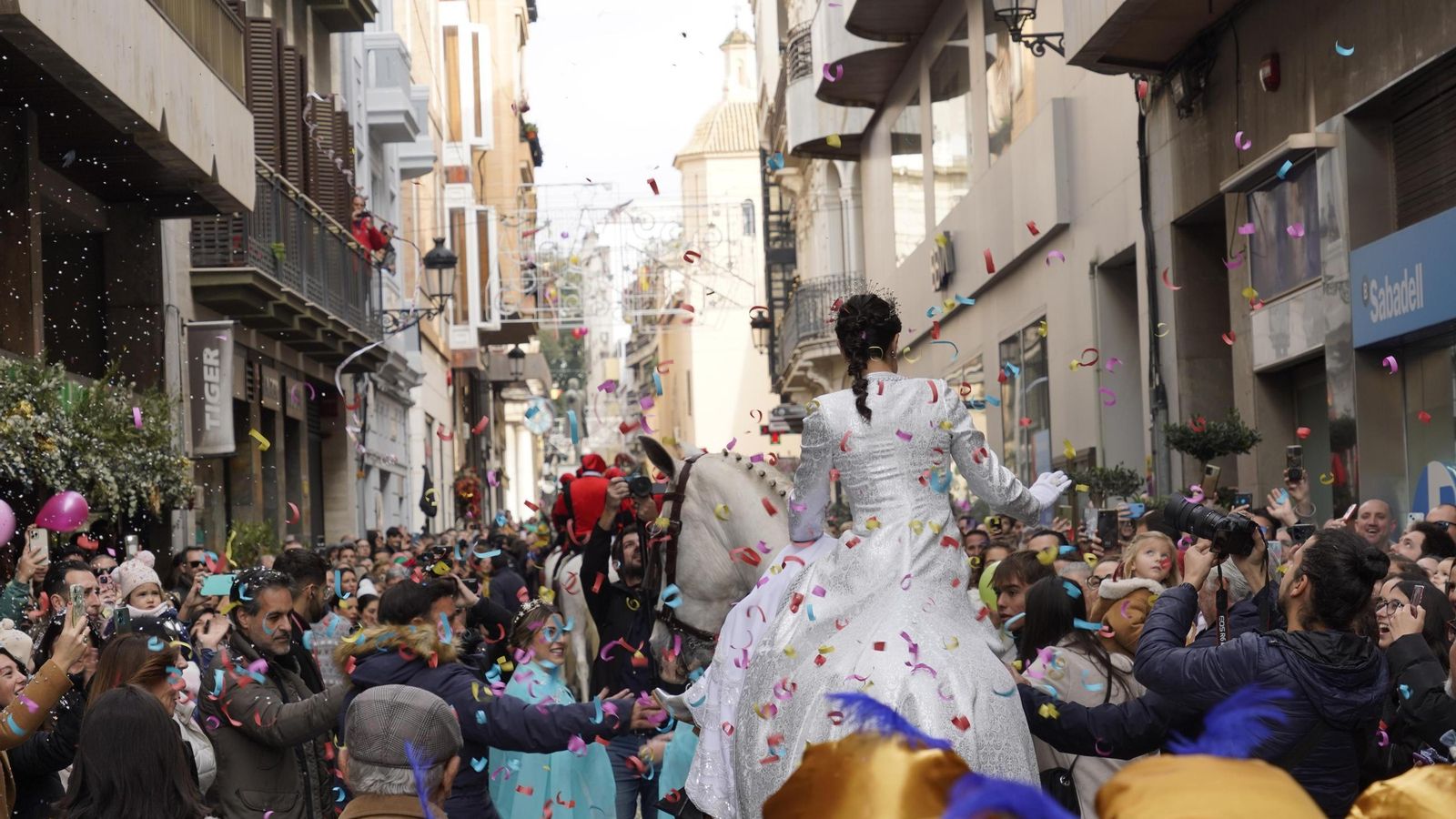 Lluvia de papelillos a la Estrella de la Ilusión. Lluvia de papelillos a la Estrella de la Ilusión.