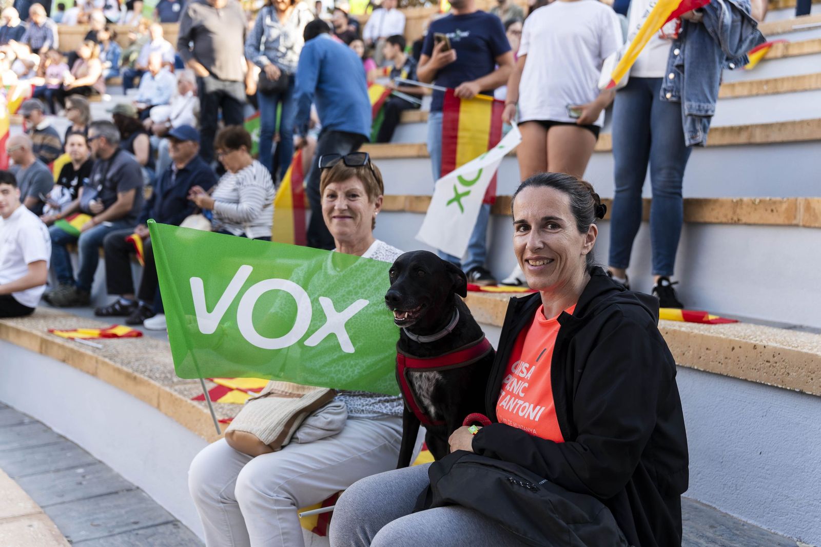 Las imágenes del mitin de Vox con Santiago Abascal y Manuel Gavira en ...