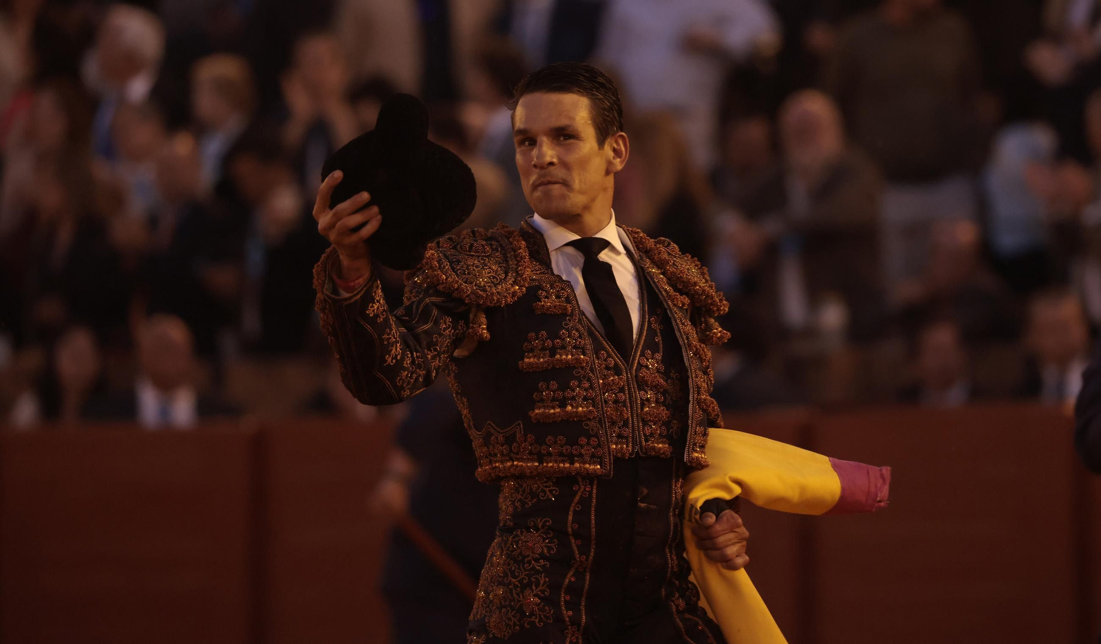 Las imágenes de los toros en Sevilla con Morante de la Puebla, José María Manzanares y Talavante