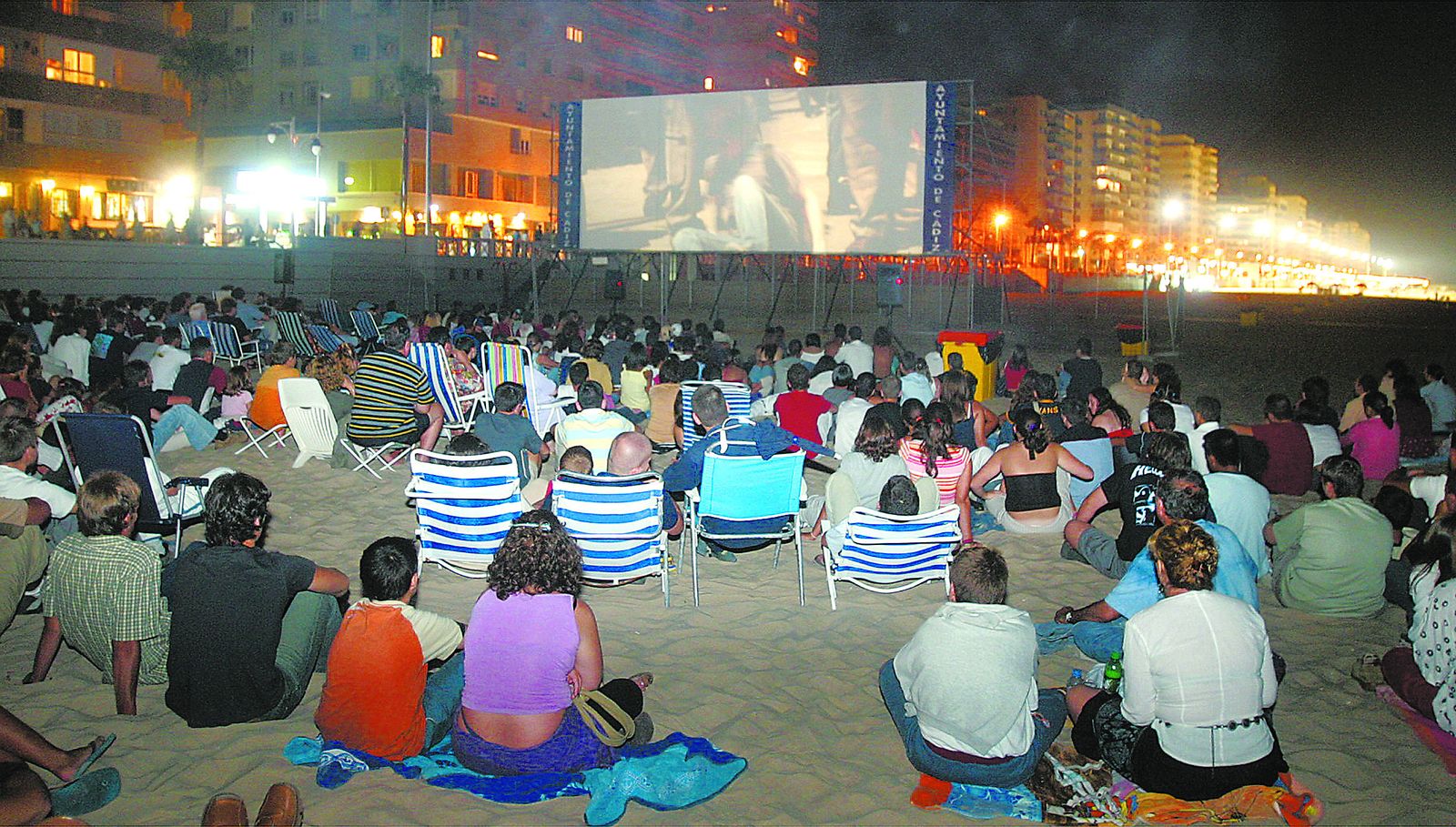 Cine de verano en la playa Victoria