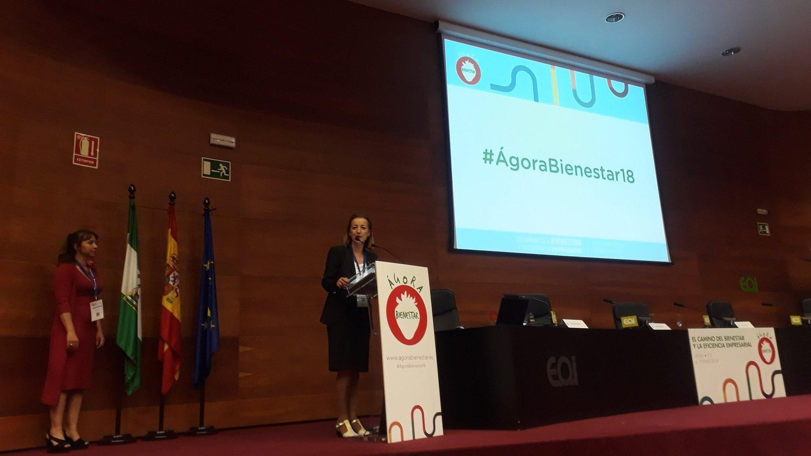 Mabel Salinas,  directora de comunicación y programas en el Grupo Caparrós, durante los premios Ágora Bienestar 2018.