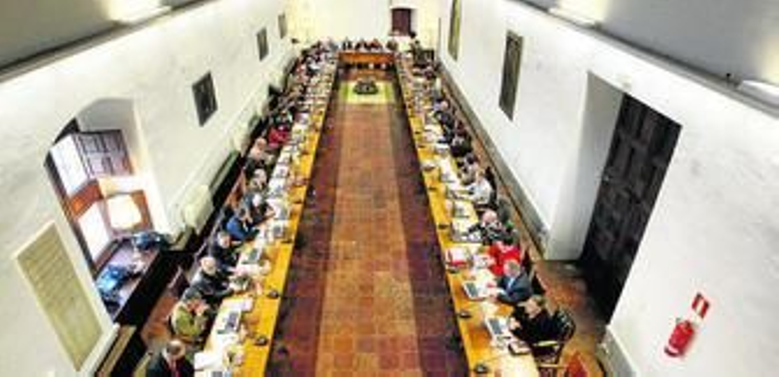 El Consejo de Gobierno de la UGR abordó ayer la organización del curso próximo.