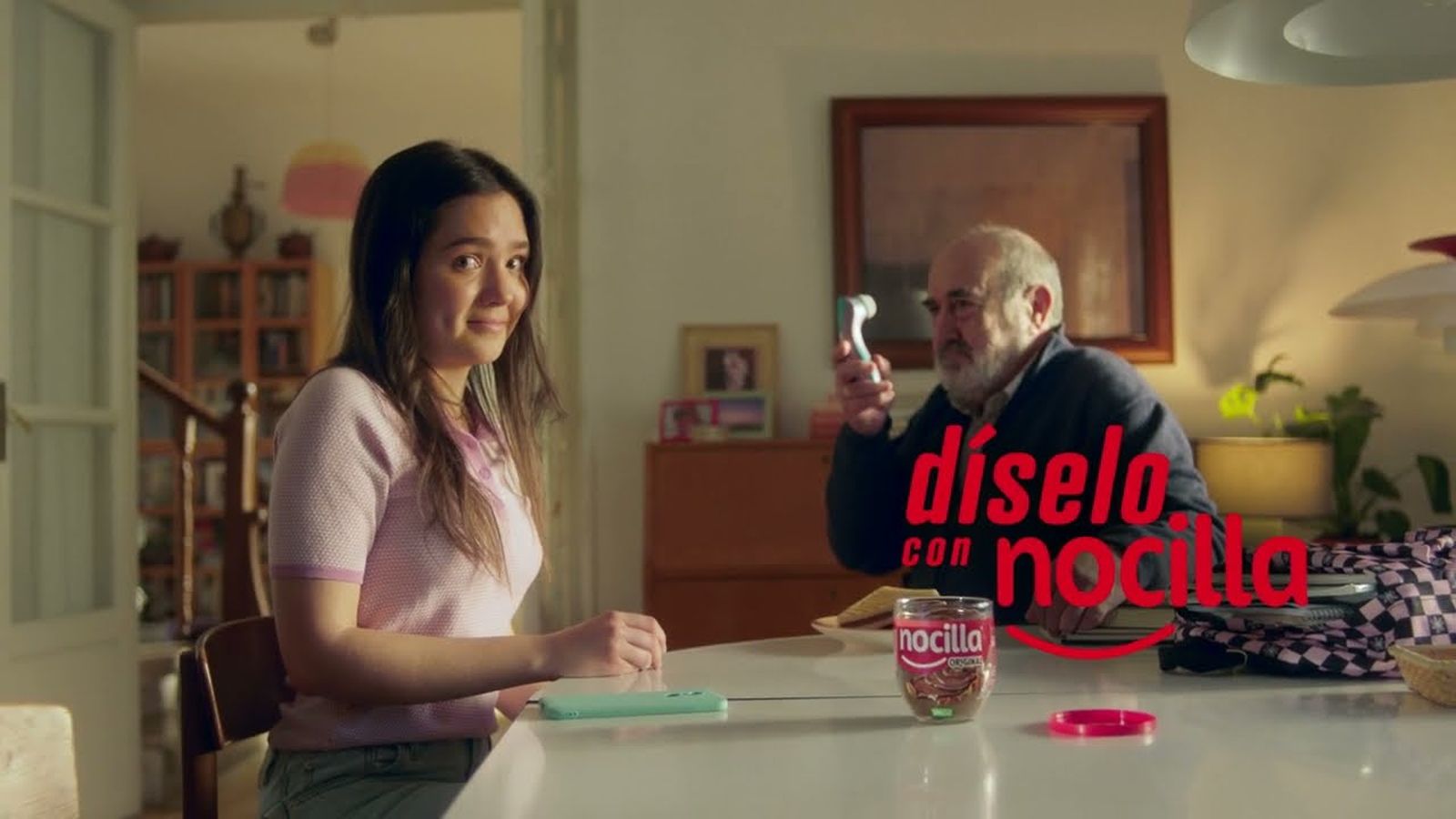 Fotograma del anuncio para la campaña "díselo con Nocilla"