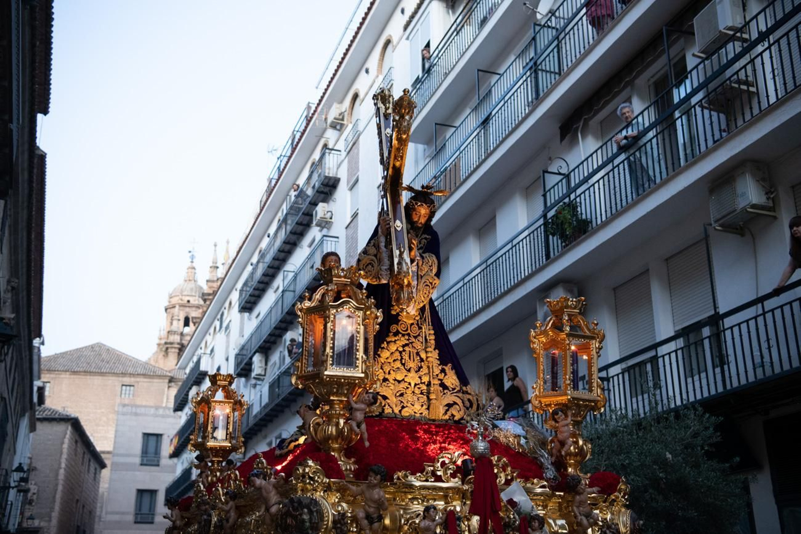 Una marea de devoción inunda Jaén al paso de la Magna, en imágenes
