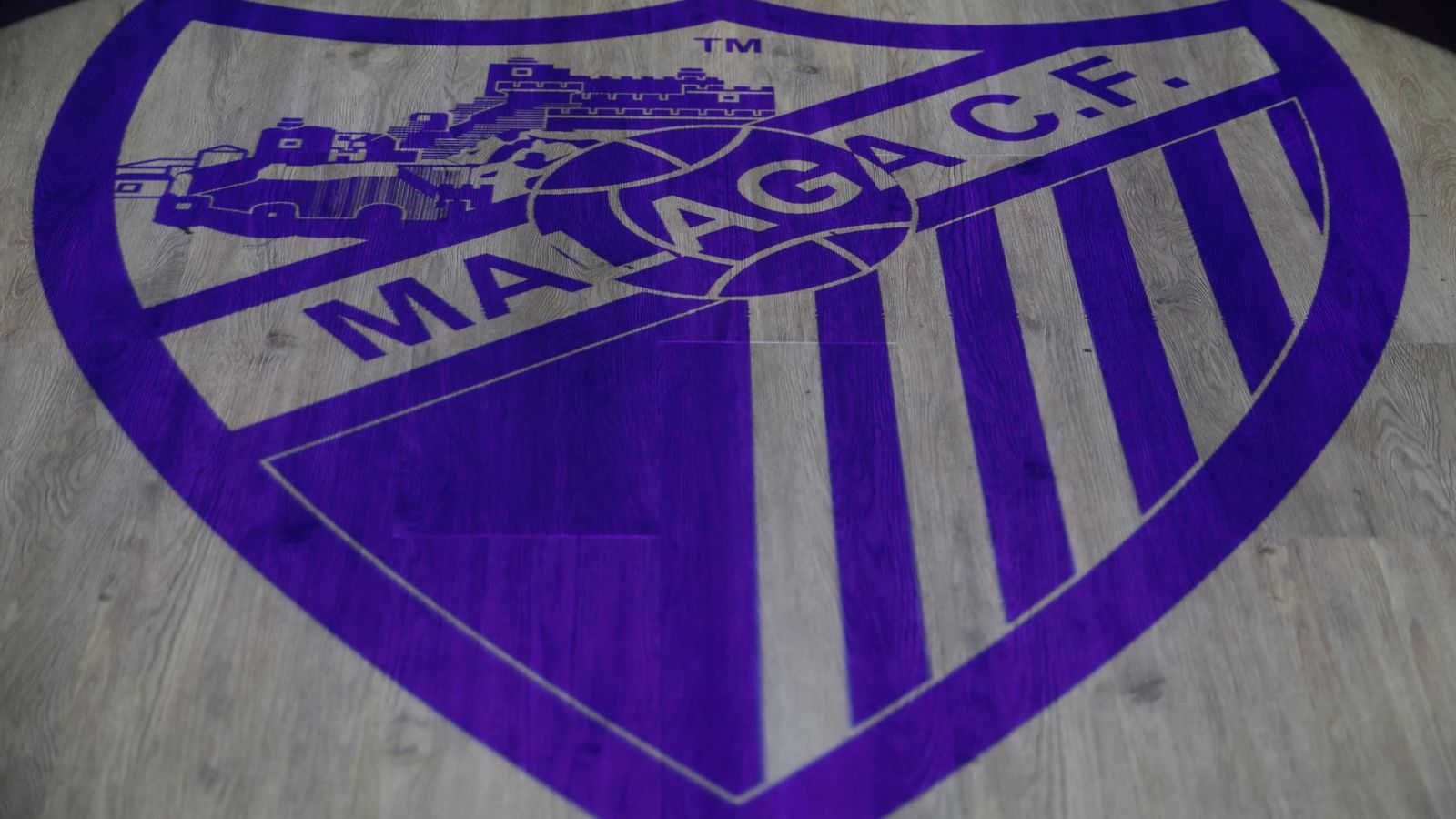 La tienda del Málaga CF en Calle Larios, en fotos