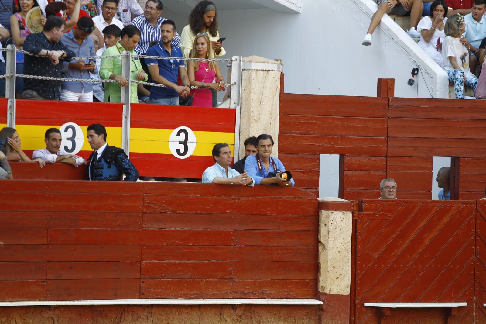 Imágenes del ambiente de la corrida de toros de la Feria de Almería