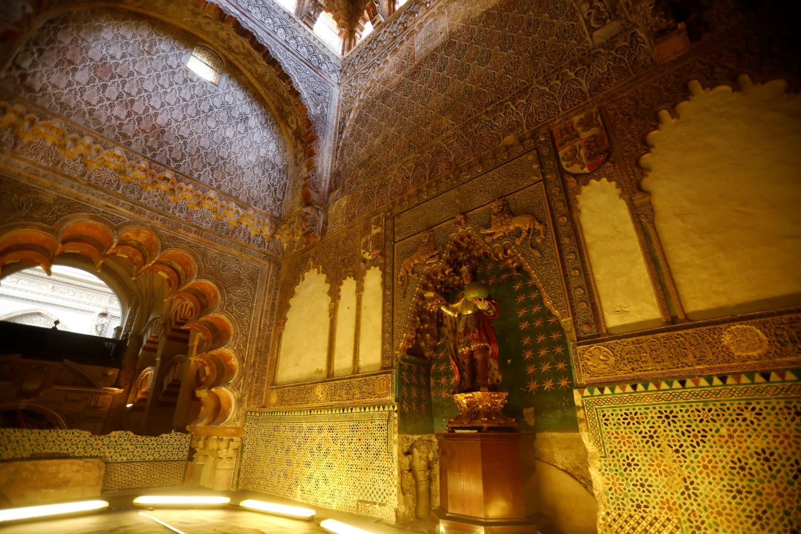 Una visita a las cubiertas y la Capilla Real de la Mezquita-Catedral de Córdoba, en imágenes