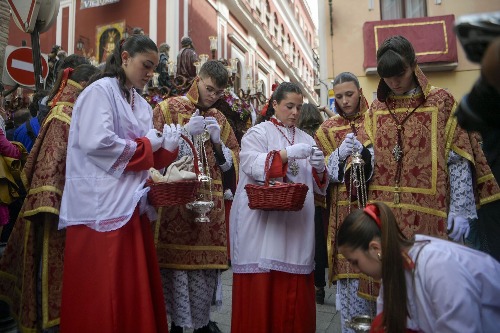 Así vivió Granada la salida de la Hermandad de la Santa Cena Sacramental 2025