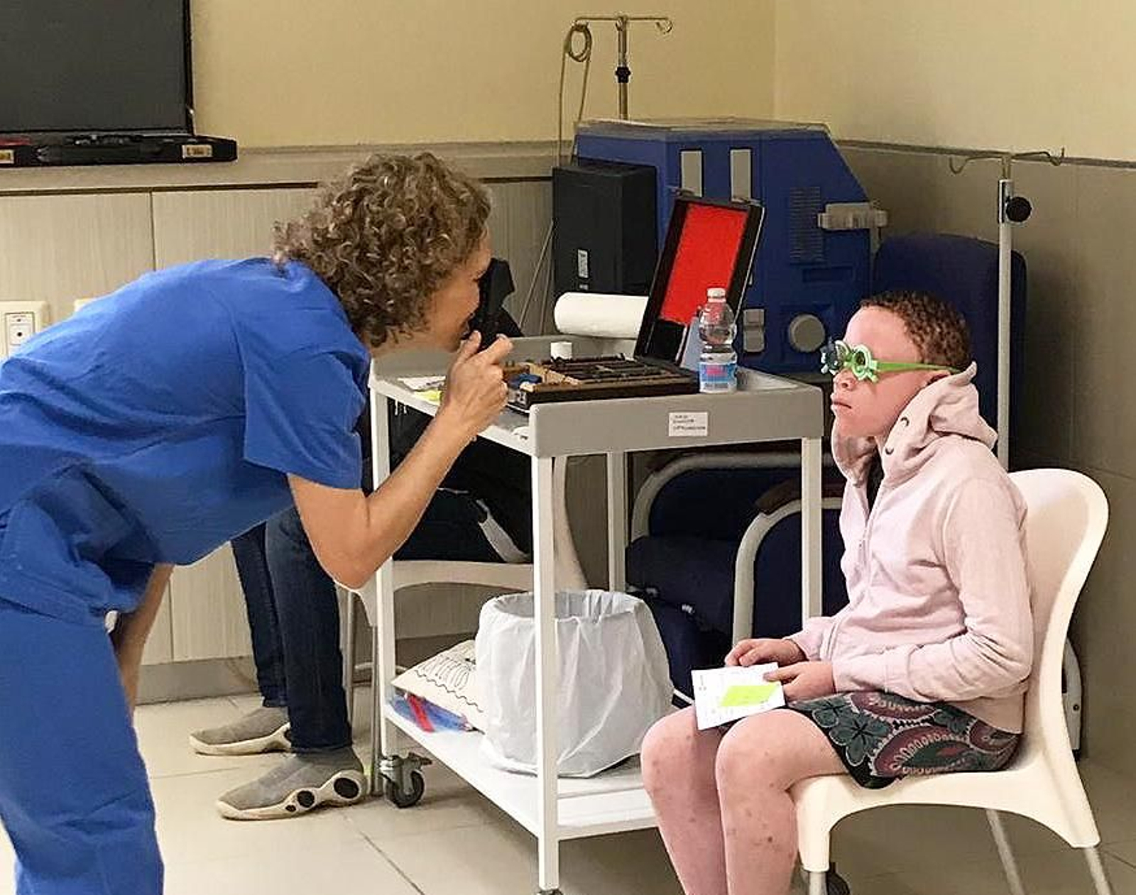 La Fundación La Arruzafa  completa 120 cirugías oculares en su misión en Guinea Ecuatorial