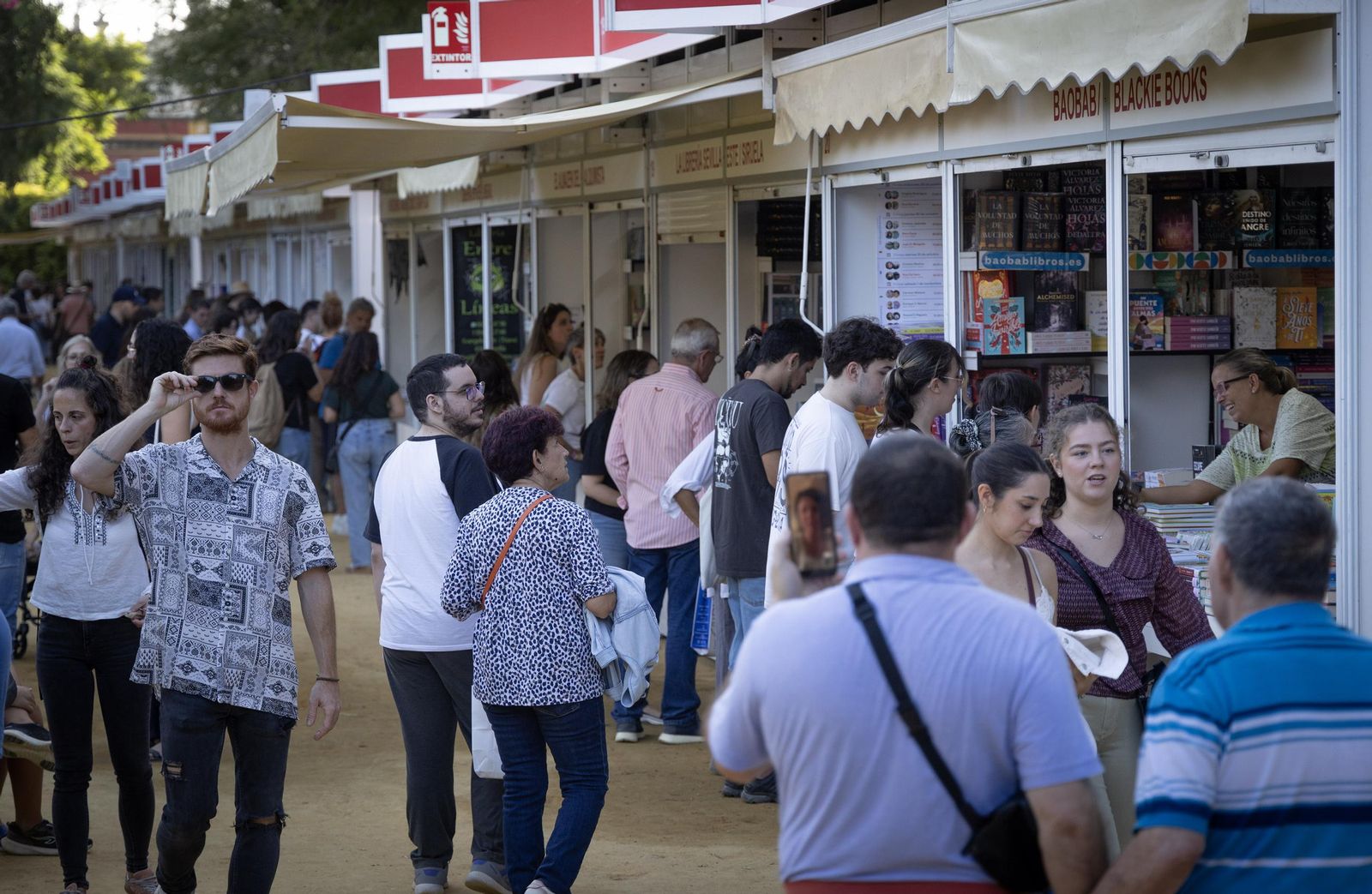 Público asistente a la Felise, ubicada en los Jardines de Murillo.