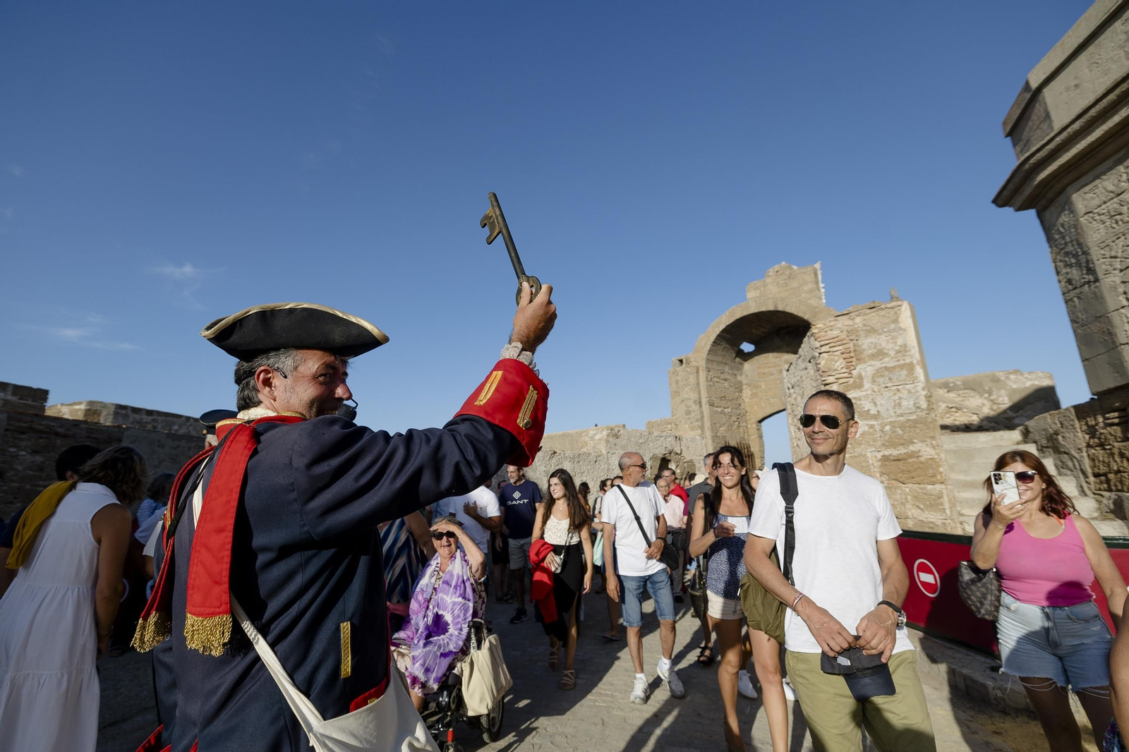 Las imágenes de la apertura al público del castillo de San Sebastián