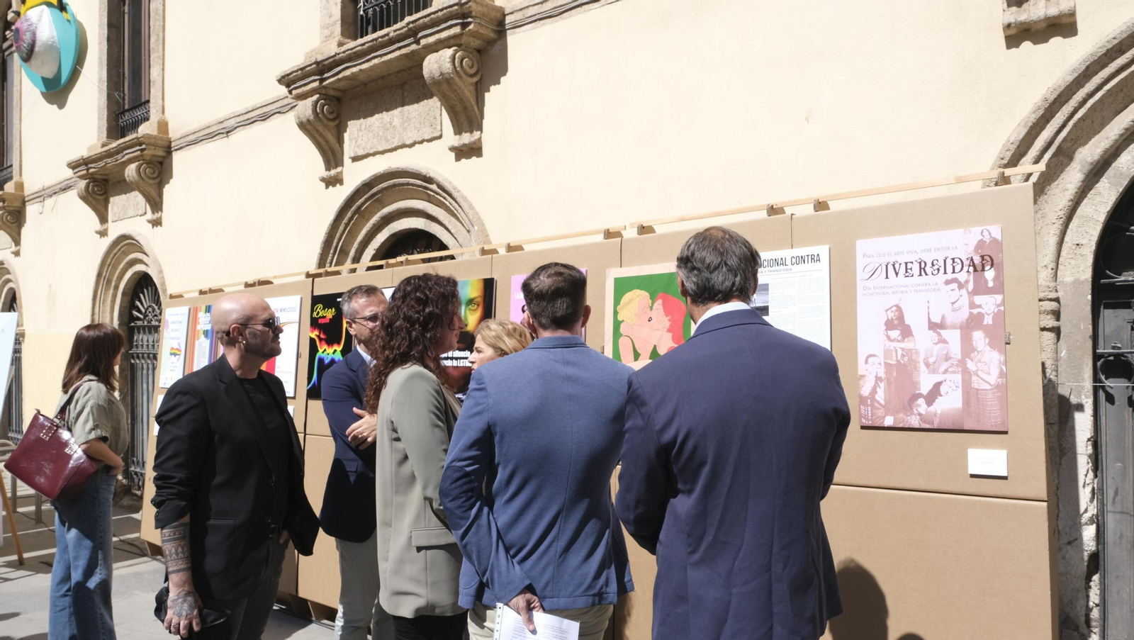 Lectura del manifiesto del Día Internacional contra la Homofobia en Almería, en imágenes