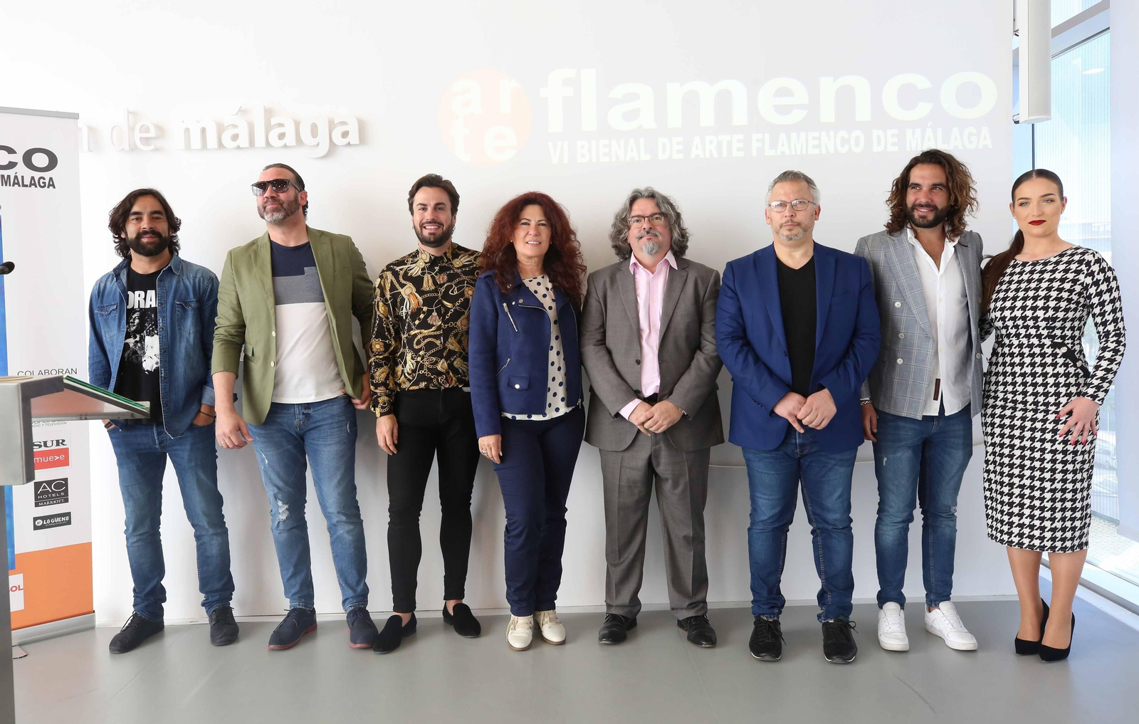 Algunos de los artistas convocados, este viernes, en la presentación de la Bienal.