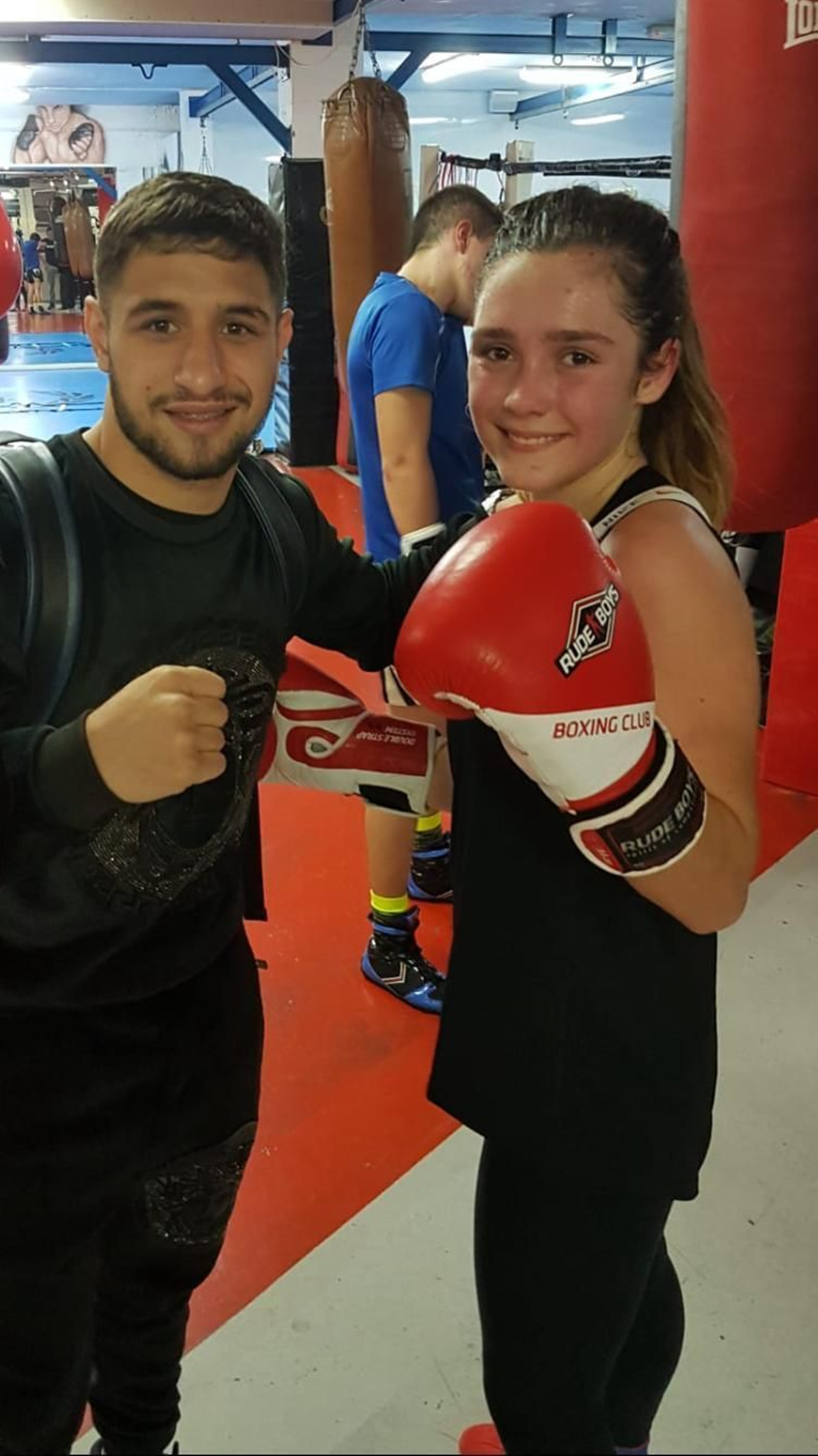 Luna Mairena, del Don Príncipe, junto al boxeador olímpico Samuel Carmona