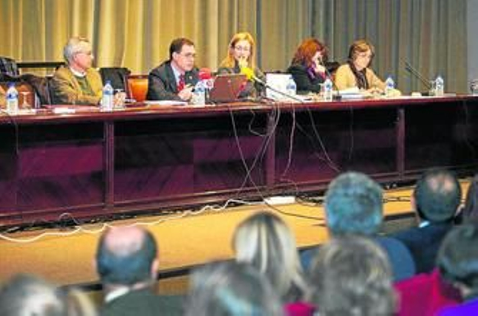 Joaquín Luque durante la presentación del informe de gobierno de la Hispalense.