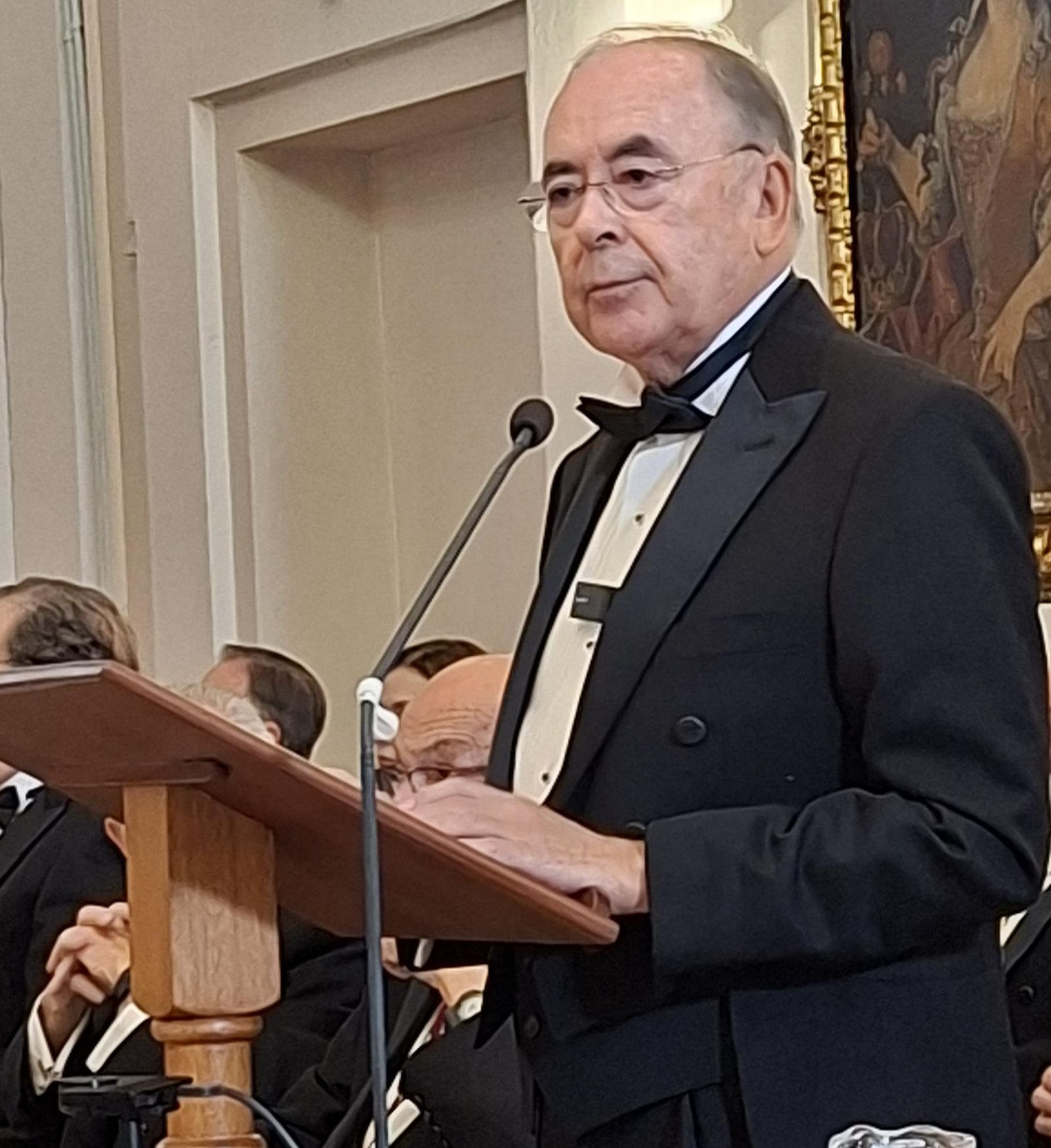 El doctor Martín Navarro durante su discurso de ingreso.