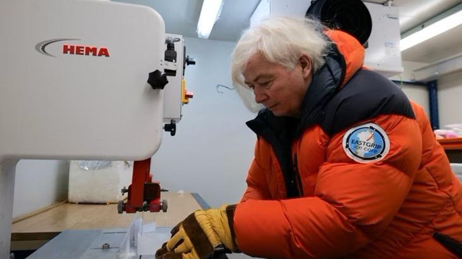 Dahl-Jensen es investigadora en el Centro de Hielo y Clima del Instituto Niels Bohr de la Universidad de Copenhague. Dahl-Jensen es investigadora en el Centro de Hielo y Clima del Instituto Niels Bohr de la Universidad de Copenhague.