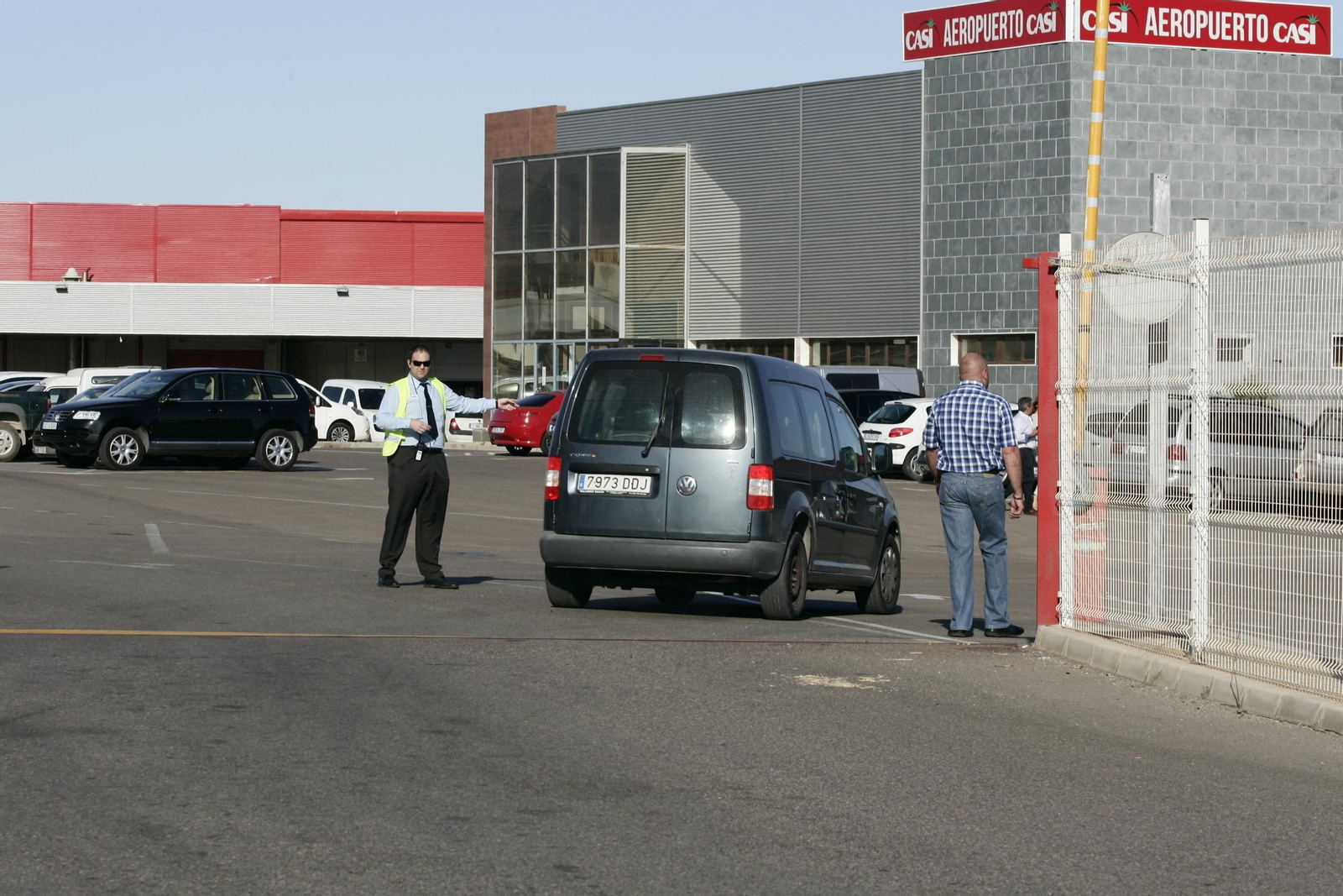 CASI prohíbe la entrada a sus centros a toda persona prescindible.