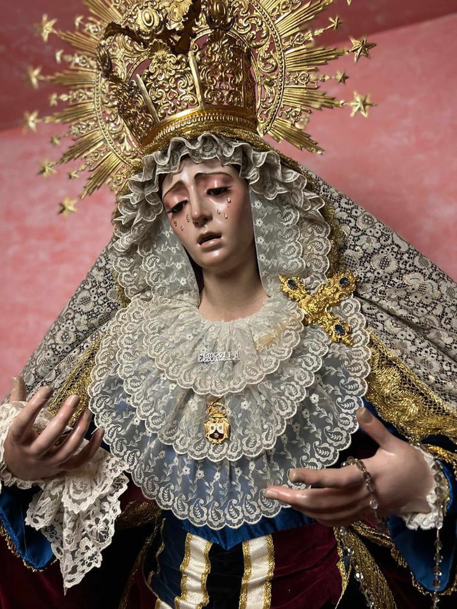 La Virgen de la Estrella vestida para la función a las santas Justa y Rufina