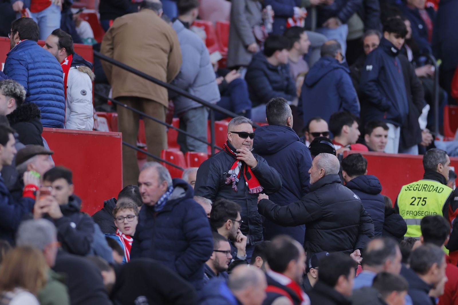 Búscate en las fotos del Sevilla - Girona