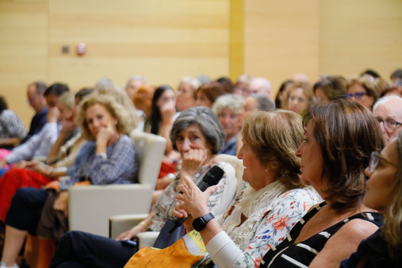 Imágenes de Diario de los Libros, con Julia Navarro