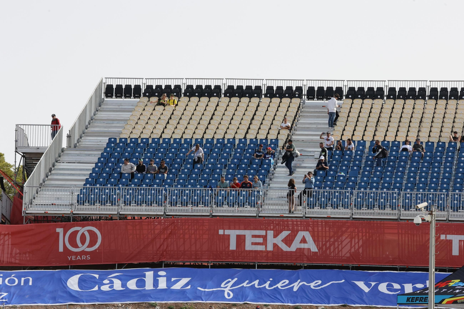 Ambiente del viernes en las gradas del Circuito de Jerez - Ángel Nieto